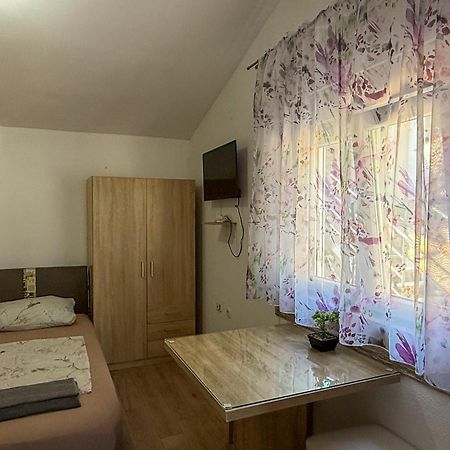 Apartman Meghan Pula Eksteriør billede