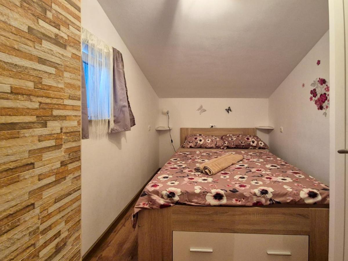 Apartman Meghan Pula Eksteriør billede