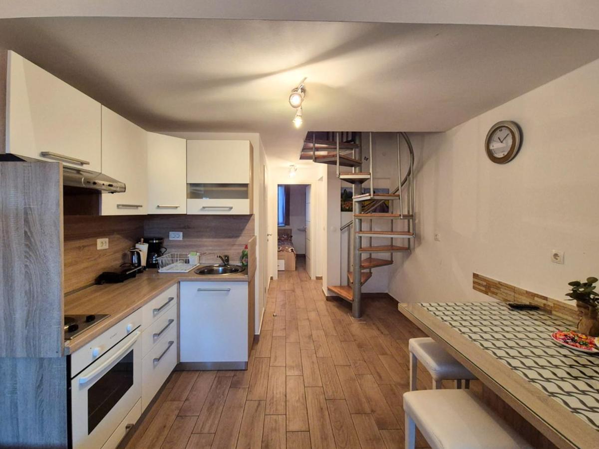 Apartman Meghan Pula Eksteriør billede