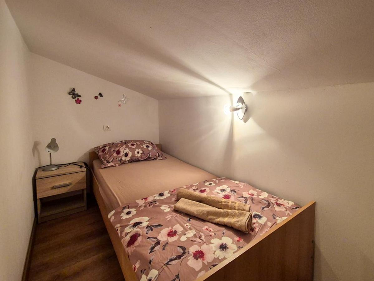 Apartman Meghan Pula Eksteriør billede