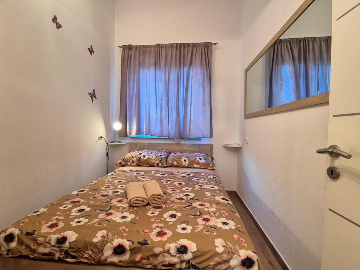Apartman Meghan Pula Eksteriør billede